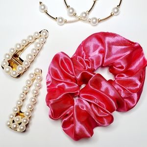 Hand made magenta scrunchie.